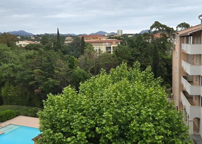 Le Bellevue - - -t2-piscine *